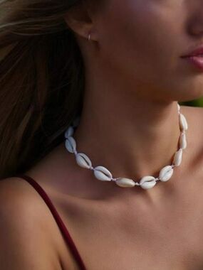 Lulu's Natural Cowrie Seashell Boho Ocean Chic Choker Necklace 11 Inch NWT